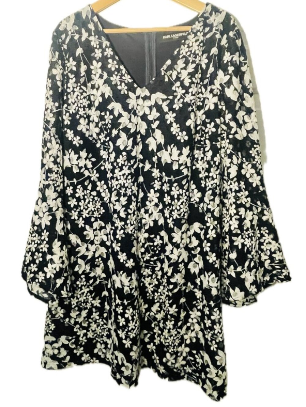 Karl Lagerfeld Paris dress in a classic navy and white floral print. Size 14